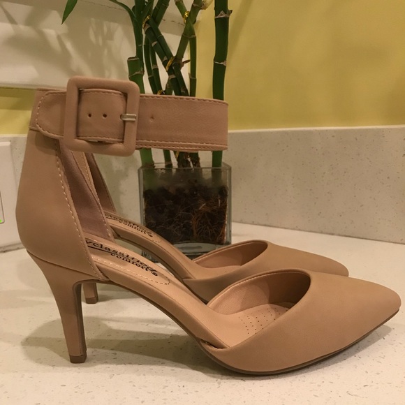 Comfort Nude heels  1 left!! - Picture 3 of 6